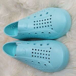 Girl slip on Skechers size 3